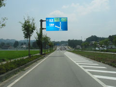 狩り園アクセスマップ行きバイパスを飯田方面から来るとこの標識がある